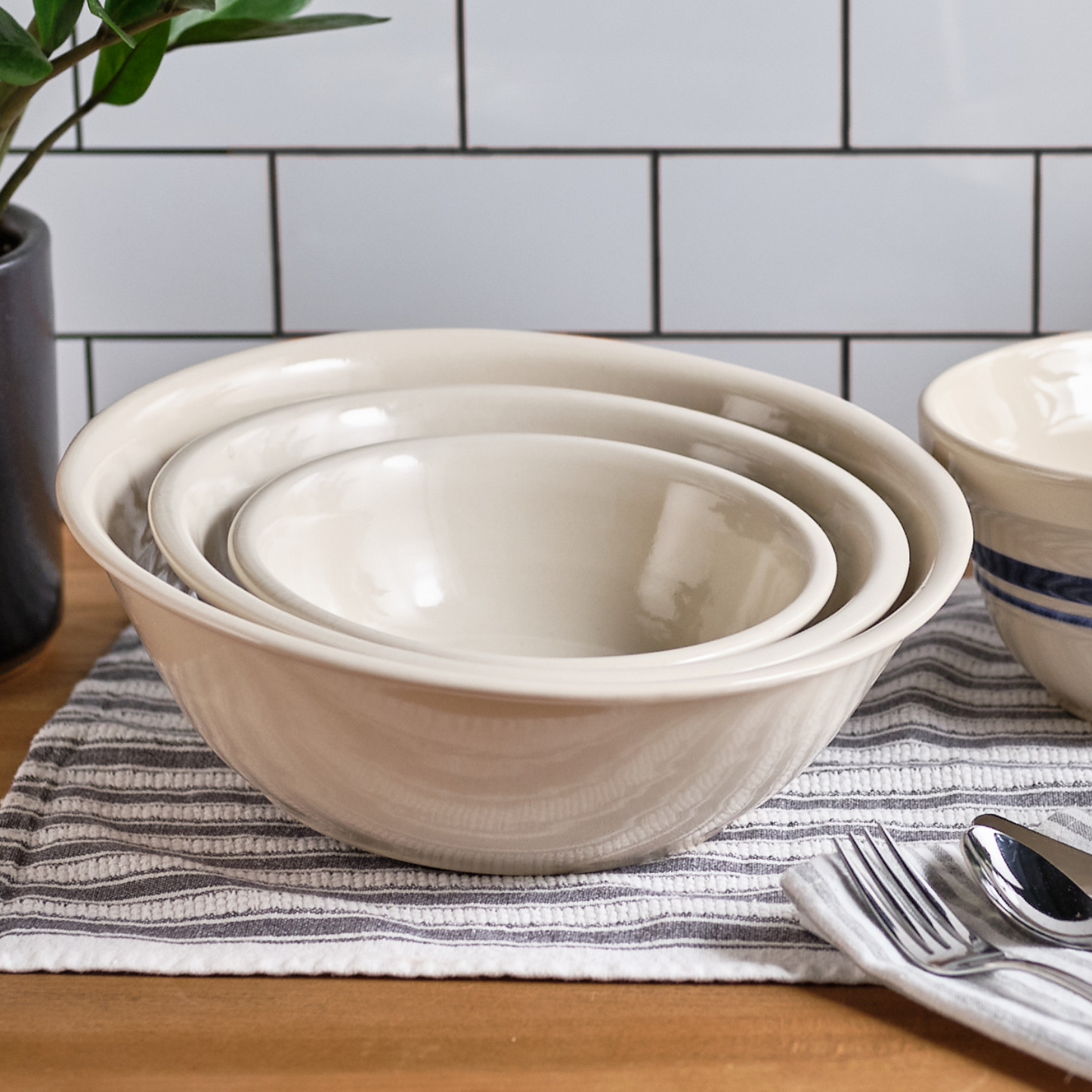 Ohio Stoneware Mixing / Serving Bowl Set