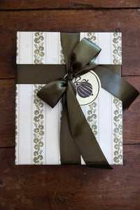 'Yuletide' wrapping paper set