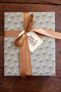 'Yuletide' wrapping paper set