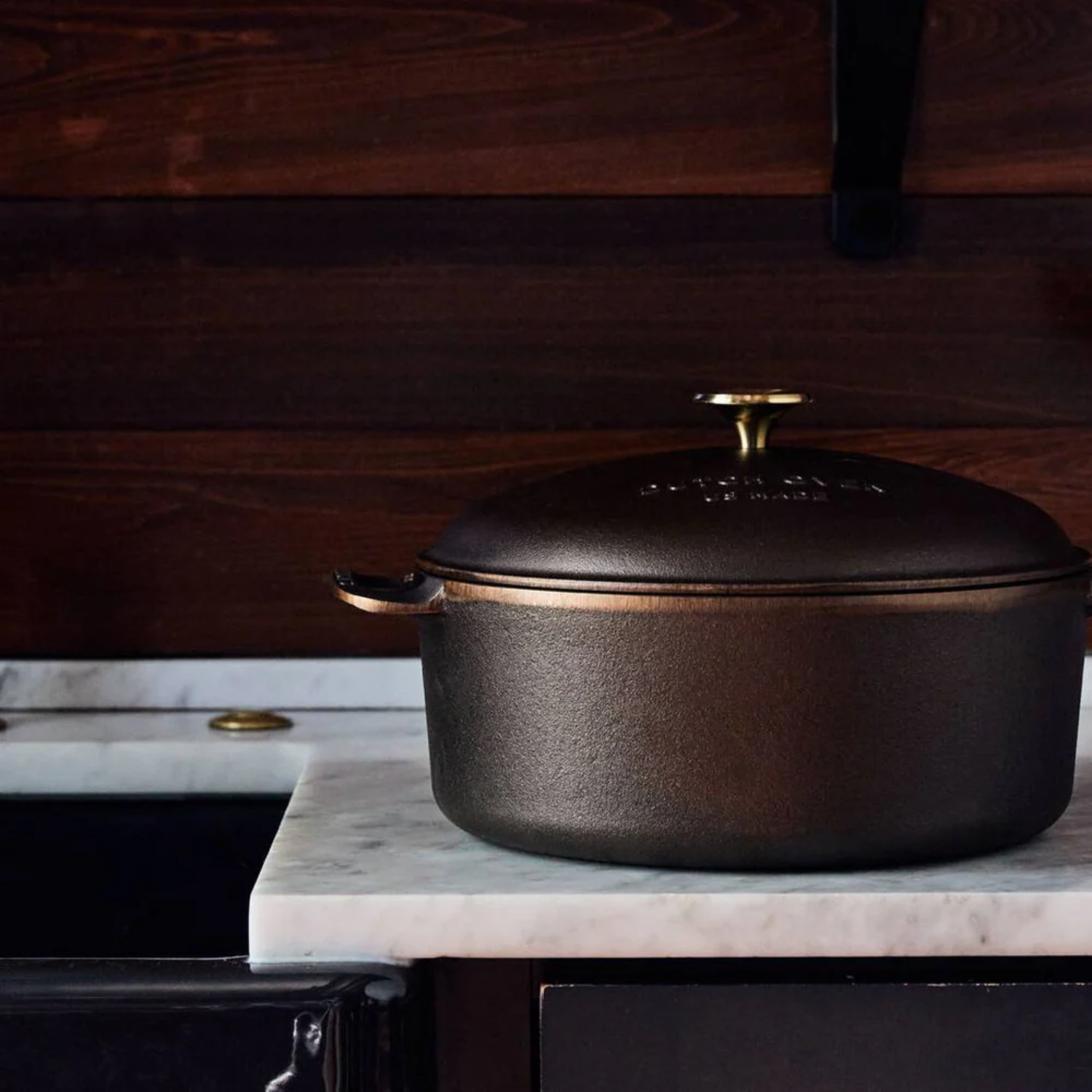 Smithey 7.25qt dutch oven on marble countertop